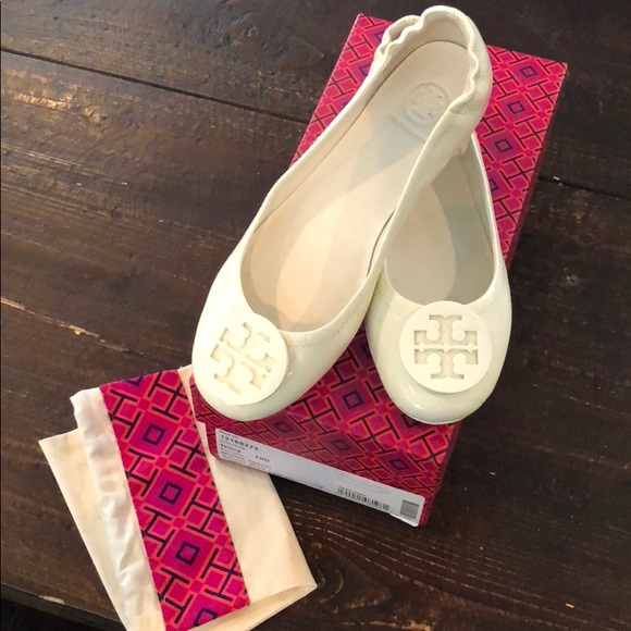 Tory Burch Shoes - Tory Burch Minnie Travel Ballet in Ivory size 7